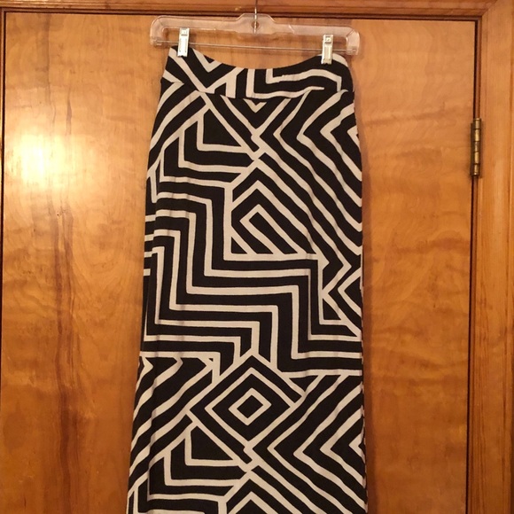 ANTHROPOLOGIE maxi skirt. - Picture 2 of 5